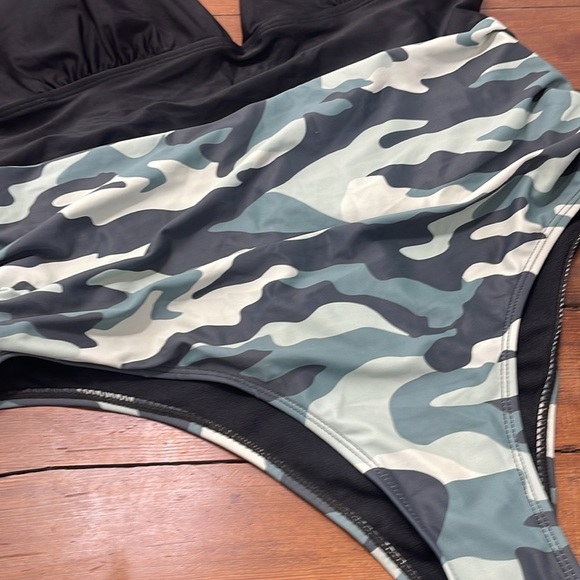 Camo halter swimsuit women’s large - Picture 2 of 7